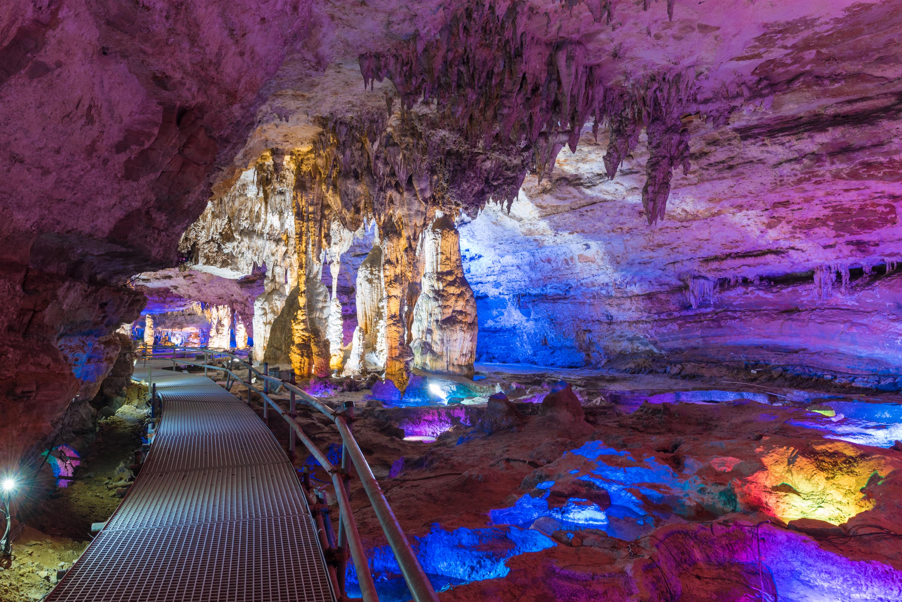 貴州溶洞風(fēng)光